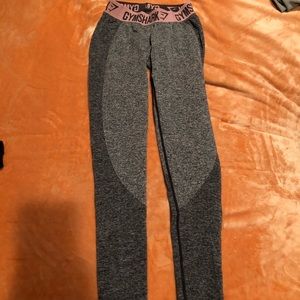 Gym shark leggings